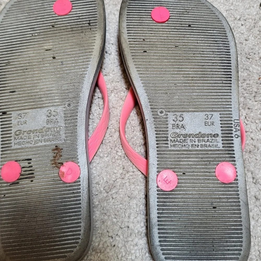 Ipanema Pink and Gray Flip Flops with Playful Piggy Design - Size 6